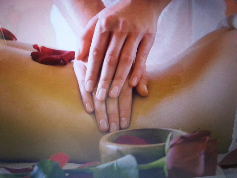 Massages bien-être aux huiles esssentielles